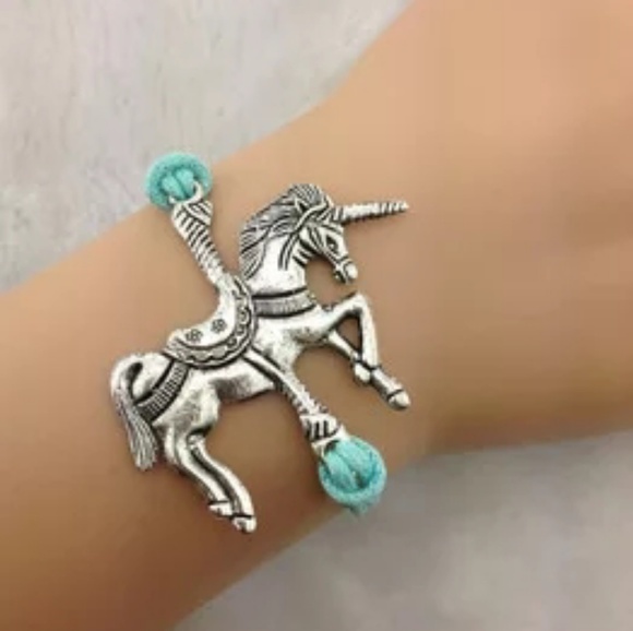 Jewelry - Sliver tone unicorn bracelet